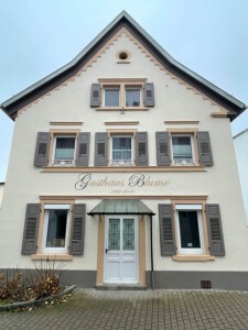 Maler-Hauser-Buehl-Blume-Restaurant-Fassadengestaltung-001