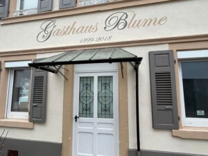 Maler-Hauser-Buehl-Blume-Restaurant-Fassadengestaltung-01